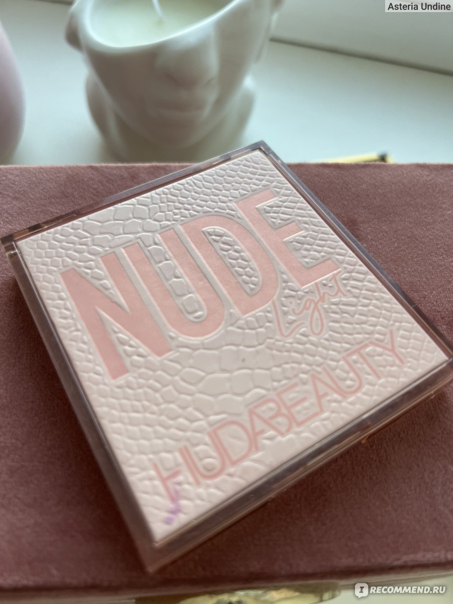 Палетка теней Huda Beauty Light Nude Obsessions фото