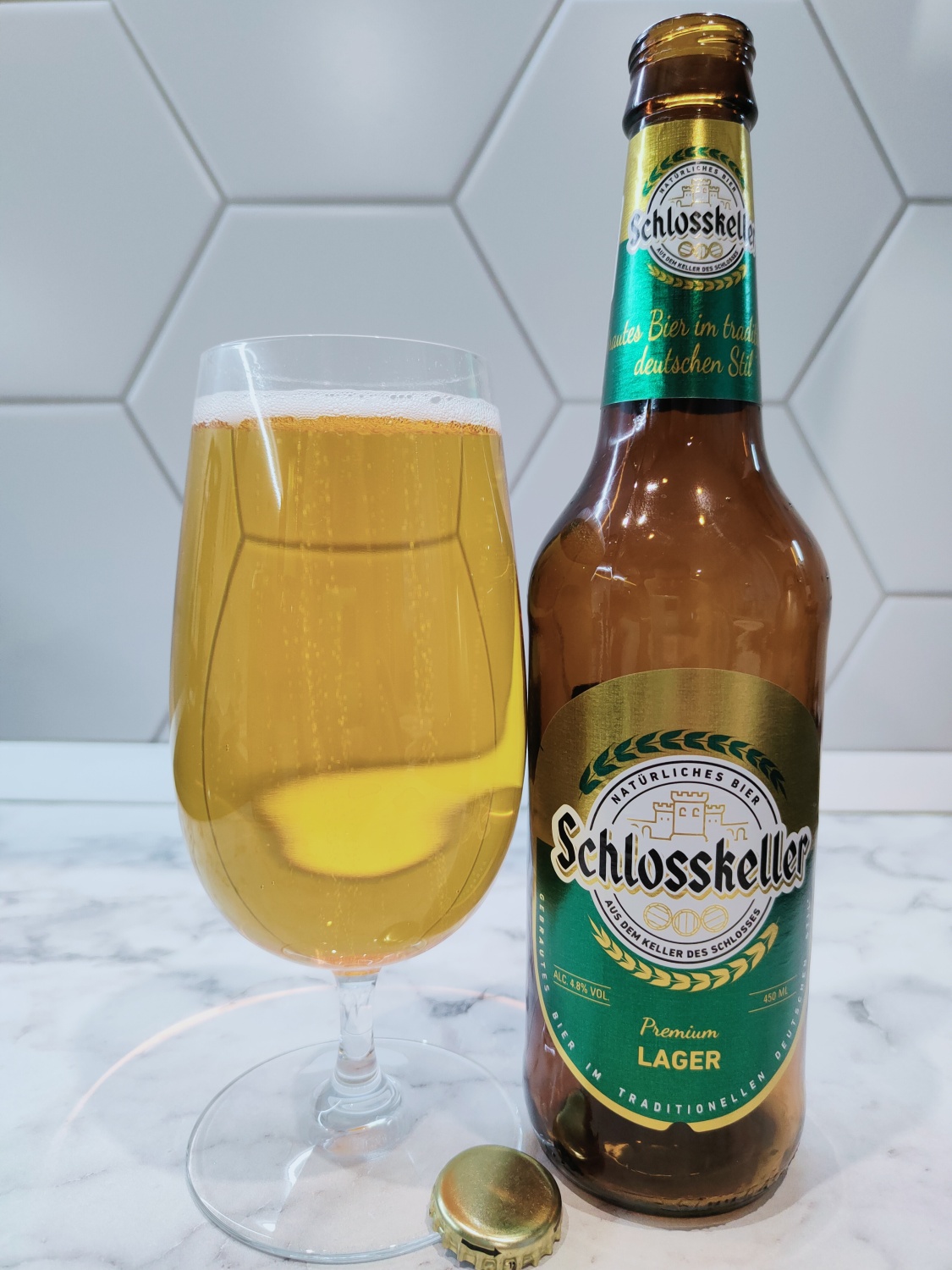 Пиво лагер фото. Schlosskeller пиво. Schlosskeller Pilsener пиво светлое. Пиво Алтайское белое. Пиво завода белый Кремль.
